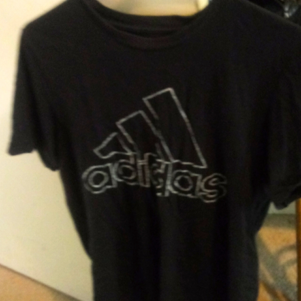 Addidas tee